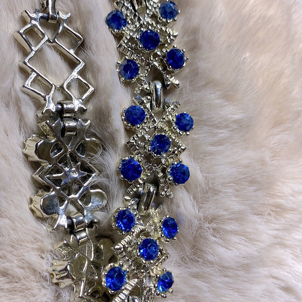 Victorian Style Silver tone & Blue Rhinestone clasped Bracelet.